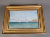 une peinture à l'huile représentant des voiliers en mer, accrochée au mur
