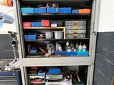 une photo d'un établi sur lequel sont posés des outils