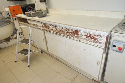 SUR DESIGNATION : Un meuble parisien, un plan d'appoint à ro…