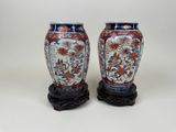 paire de vases asiatiques ornés de fleurs et d'oiseaux