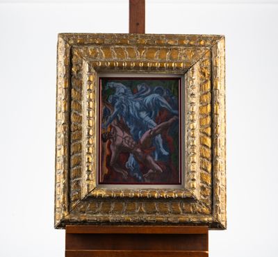 une photo d'un tableau accroché à un chevalet en bois