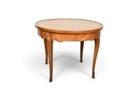 TABLE basse circulaire marquetée à pieds cambrés et sabots e… (photo 2)