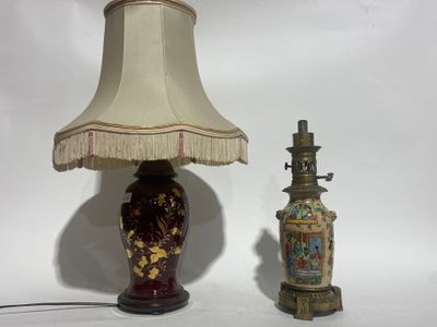 deux lampes placées l'une à côté de l'autre