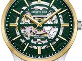 un gros plan d'une montre sur fond blanc, avec un cadran vert