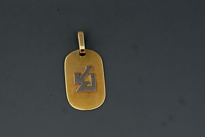 Plaque en or 18k de deux tons chiffrée JJ. Hauteur totale: 5 cm. 11,47 - Photo 1