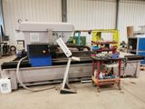 une grande machine installée dans un bâtiment