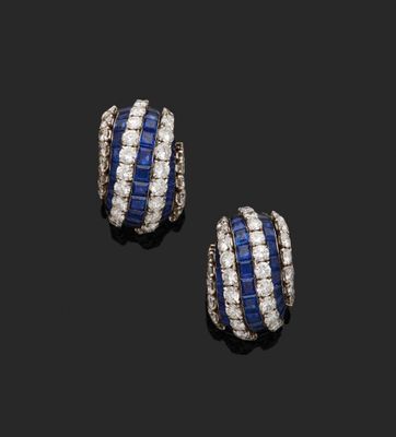une paire de boucles d'oreilles à clip en saphir et diamants
