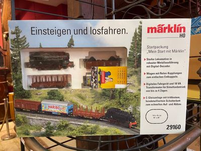 COFFRET MARKLIN comprenant une Locomotive .