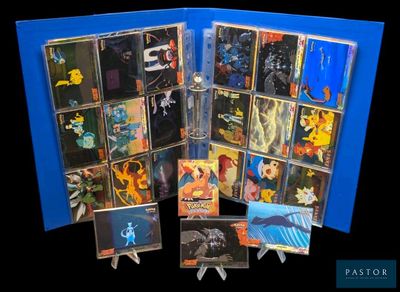 beaucoup de CD rangés dans un classeur bleu