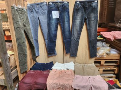 Lot composé de 4 pantalons/3 shorts et 3 jupes femme, tailles 38, diff