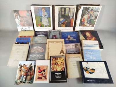 un grand nombre de livres posés sur une table