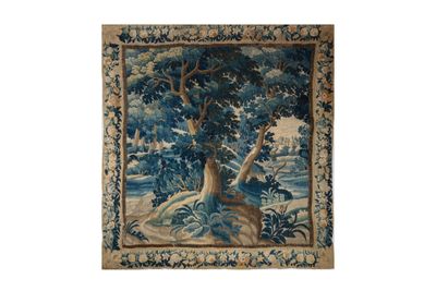 une image d'une tapisserie accrochée au mur d'une pièce