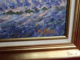 une image d'un tableau sur le mur d'une pièce