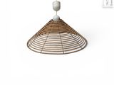 une lampe suspendue au plafond