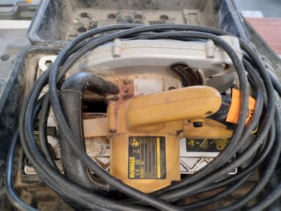 une image représentant un outil filaire dans une boîte