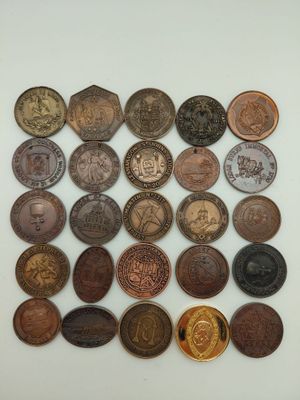 une collection de pièces britanniques comprenant un penny, un penny, un penny et un penny