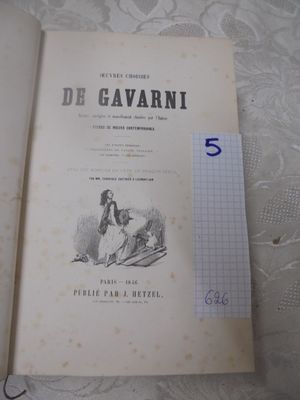 un livre avec l'image d'un homme et d'un chien