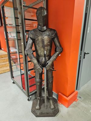 Travail dans le gout de Viollet le Duc ARMURE de chevalier s…