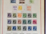 un livre avec beaucoup de timbres