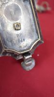 Paire de bougeoirs à main en bronze doré, décor de sphinges,… (photo 4)