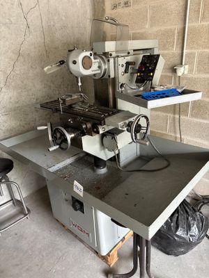 a machine that is sitting on a table in a room