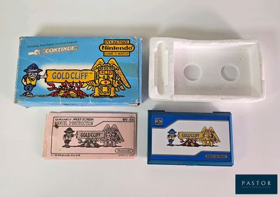 une boîte de jeux Nintendo à côté d'une boîte de jeux Nintendo