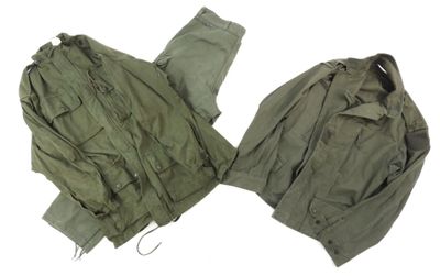 Ensemble comprenant un pantalon, deux vestes et une parka, a…