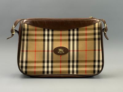 burberl vintage check messenger bag