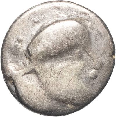 une pièce d'argent représentant une femme