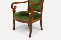 Fauteuil en bois mouluré et sculpté, le dossier légèrement c… (photo 3)