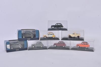 six modèles différents de voitures dans une vitrine