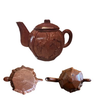 trois morceaux de chocolat en forme de théière