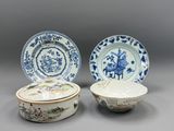 paire de bols en porcelaine chinoise bleue et blanche avec couvercles