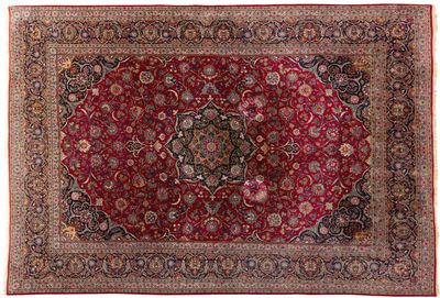 un tapis rouge orné d'un médaillon