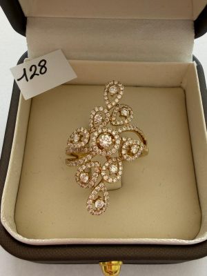 Bague Marquise en or jaune, sertie de beaux diamants taille …