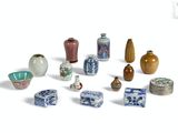 many different types of vases on the table