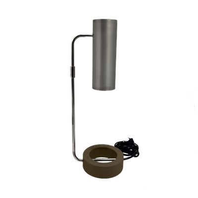 l'image d'une lampe posée sur une table