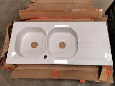 Évier 2 bacs VILLEROY & BOCH neuf mais présente une fêlure ,