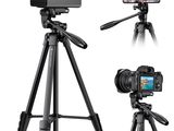 une image représentant un trépied sur lequel sont posés un appareil photo et un téléphone portable
