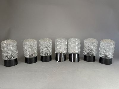 LUMINAIRE. Ensemble de sept appliques en verre pressé moulé …