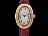 gros plan d'une montre-bracelet avec des chiffres romains