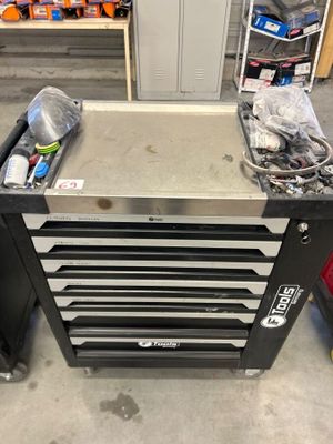 1 servante chromée FTOOLS quasiment complète