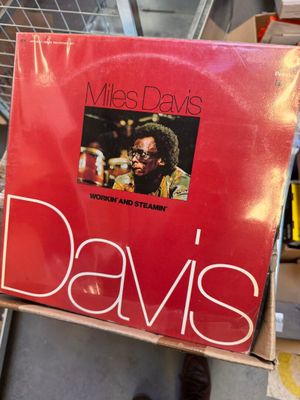 ENVIRON 50 VINYLES DIVERS DONT MILES DAVIS, J.J. BURNEL, CLARK HUTCHIN