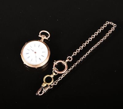 une image représentant une montre de poche et sa chaîne sur un fond noir