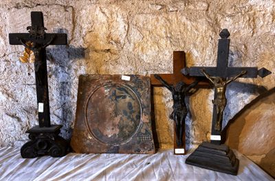 3 Crucifix + 1 terre cuite - Photo 1