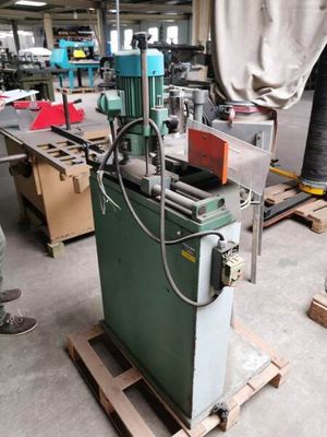 a machine that is sitting on a pallet in a factory