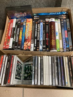 Lot de DVD et deCD. Deux cartons. - Photo 1
