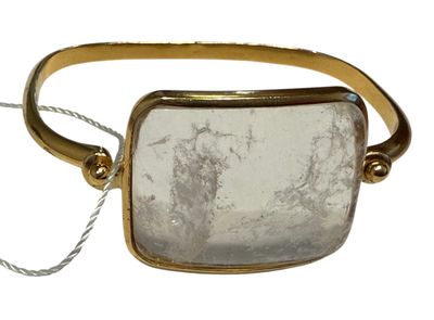 GOOSSENS. BRACELET en cristal de roche et métal doré.