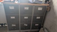 Dans le premier bureau : (photo 4)