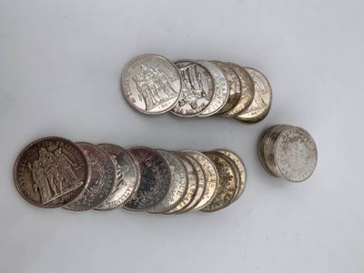a lot of coins that are on the table